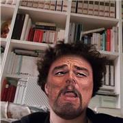 Universitario offre lezioni private per studenti di scuole medie e superiori, per qualsiasi materia